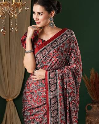 maroon ethnic motifs crepe saree 4