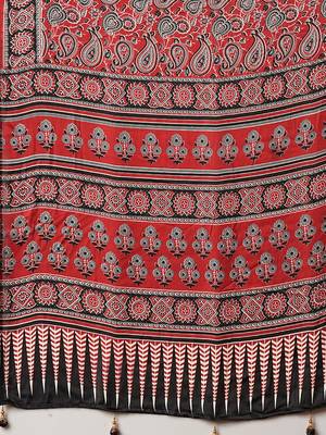 maroon ethnic motifs crepe saree 5