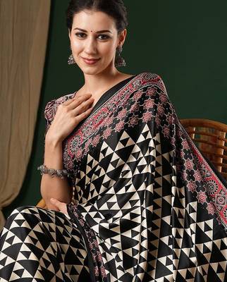 black crepe saree 4