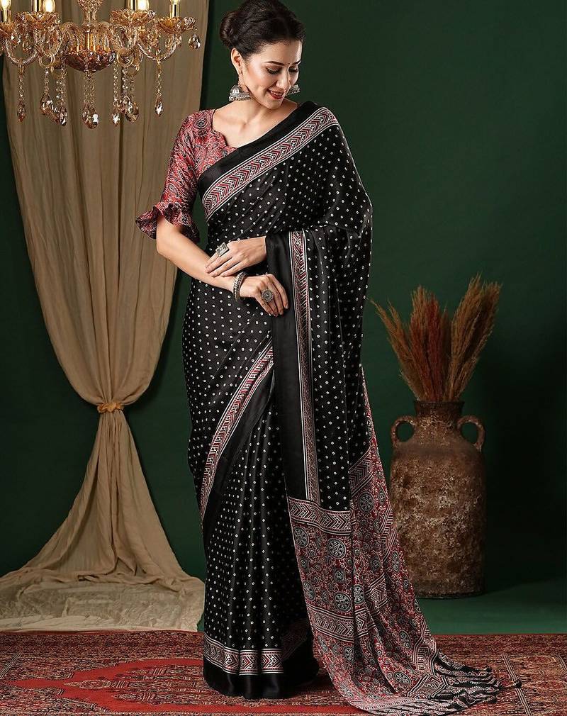 black bandhani crepe saree