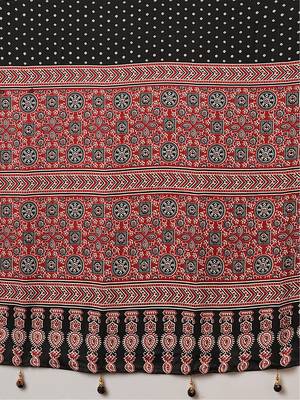 black bandhani crepe saree 5