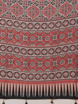 grey ethnic motifs ajrak crepe saree 5
