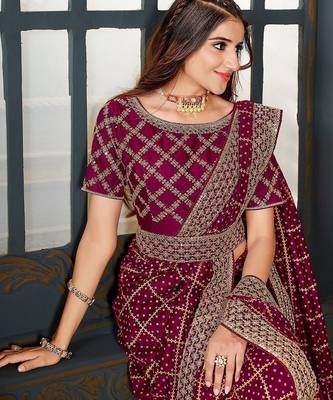 Magenta embellished bandhani saree 4