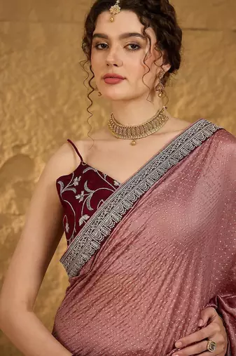 Peach ethnic motifs embroidered saree with blouse piece