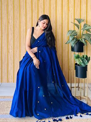 Teal embellished saree with blouse 3