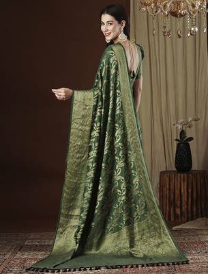 Green woven design zari kanjeevaram saree 3