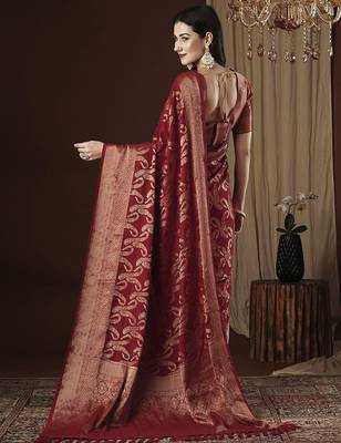 Red ethnic motif zari woven kanjeevaram saree 3