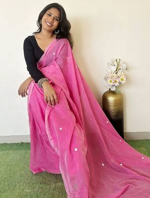 Pink embellished saree with blouse 3