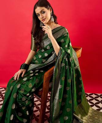 Green floral woven design zari banarasi saree 1