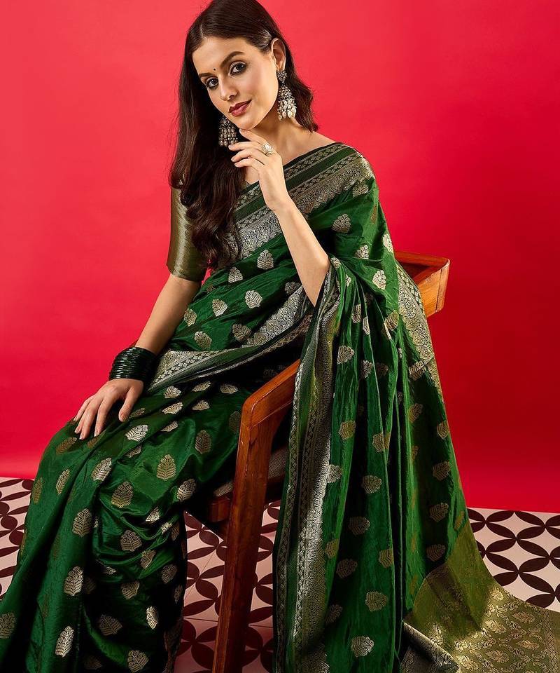 Green floral woven design zari banarasi saree