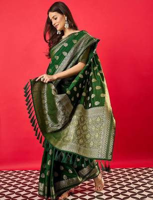 Green floral woven design zari banarasi saree 3