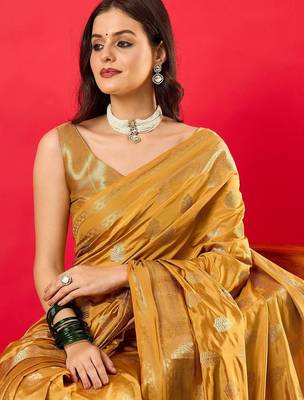 Cream woven design zari banarasi saree 5