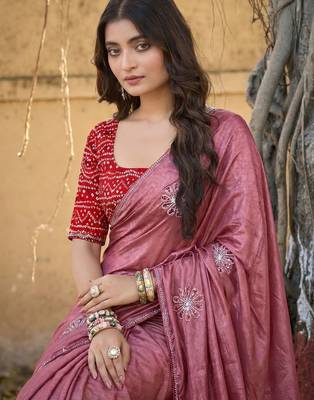 Pink embellished embroidered silk blend saree 4