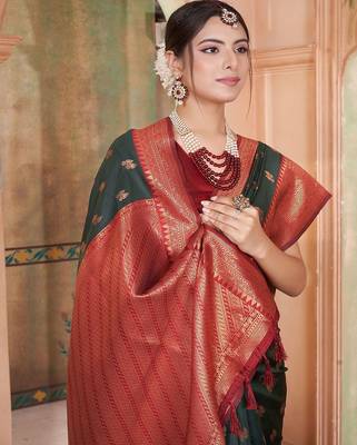 Green ethnic motifs zari silk blend kanjeevaram saree 4