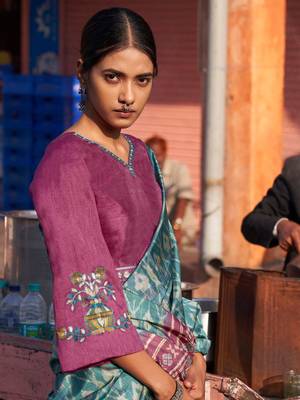 Blue blue abstract printed saree with blouse 3
