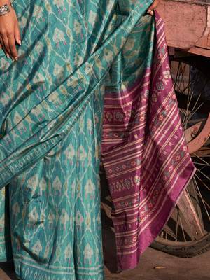 Blue blue abstract printed saree with blouse 4