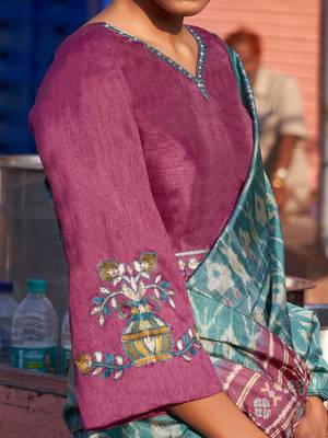 Blue blue abstract printed saree with blouse 5