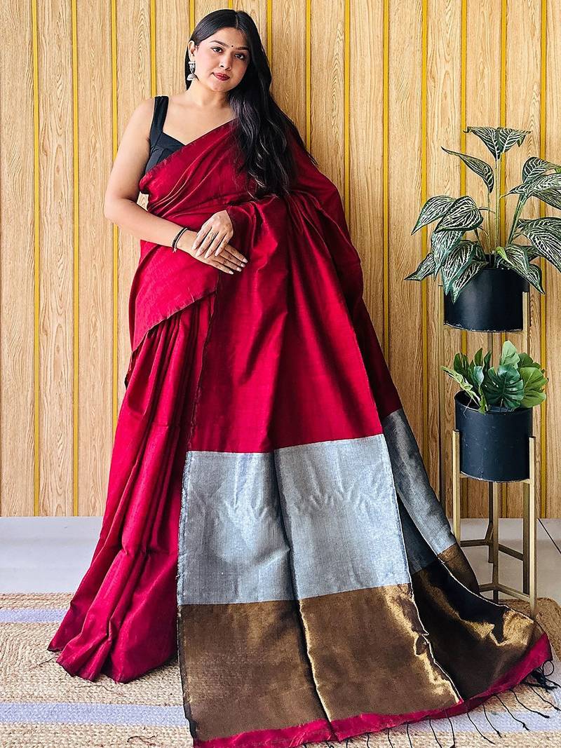 Maroon colourblocked  cotton saree
