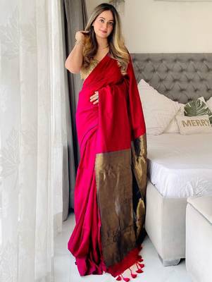 Red  cotton saree with unstitched blouse piece 2