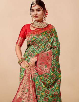 Green woven design zari art silk kanjeevaram saree 4