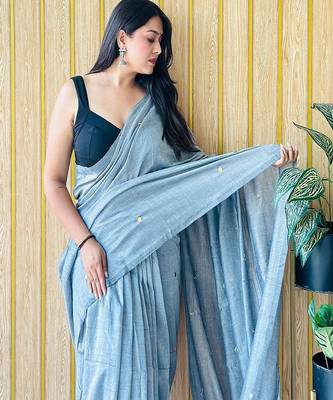 Grey embellished  cotton saree 4