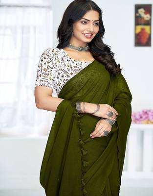 Green  cotton saree with blouse piece 3