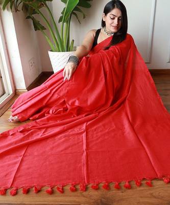 Red solid  cotton saree with blouse piece 4