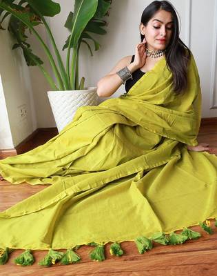 Green zari  cotton saree with blouse piece 5