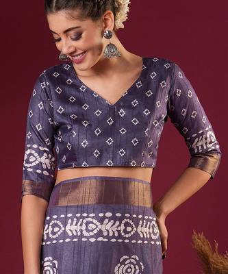 Violet women floral zari silk blend sungudi saree 5