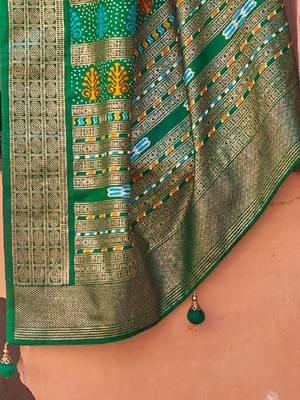 Red red & green ethnic motifs woven design zari saree 4