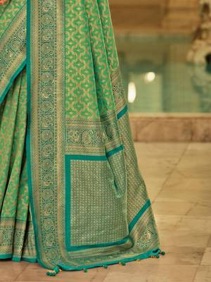 Green woven design zari kanjeevaram saree 5