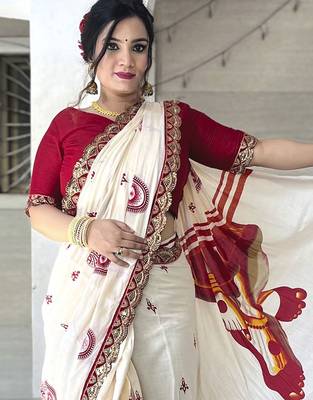 Off white ethnic motifs beads and stones block print saree 2
