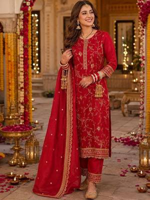 women ethnic motifs regular thread work kurta with trousers & with dupatta 1