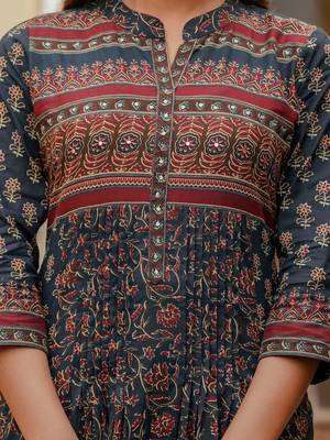 women ethnic motifs printed panelled  cotton kurta with trousers & with dupatta 2
