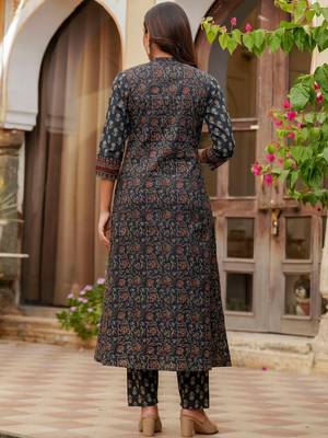 women ethnic motifs printed panelled  cotton kurta with trousers & with dupatta 3