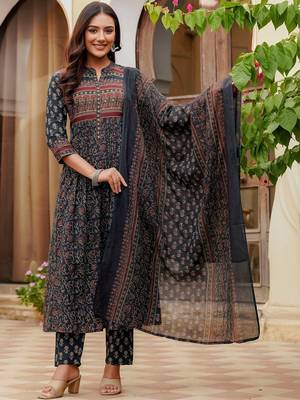 women ethnic motifs printed panelled  cotton kurta with trousers & with dupatta 5