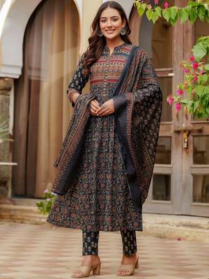 women ethnic motifs printed panelled  cotton kurta with trousers & with dupatta 6
