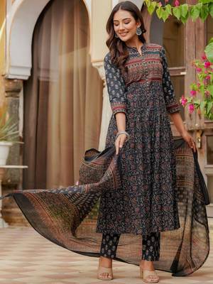 women ethnic motifs printed panelled  cotton kurta with trousers & with dupatta 7