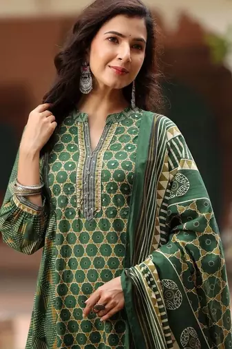 women printed regular thread work  cotton kurta with palazzos & with dupatta