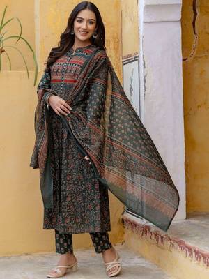 women ethnic motifs printed panelled mirror work  cotton kurta with trousers & with dupatta 6