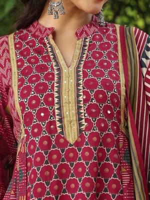 women ethnic motifs printed regular mirror work  cotton kurta with trousers & with dupatta 3