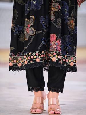 women floral printed regular thread work kurta with trousers & with dupatta 2