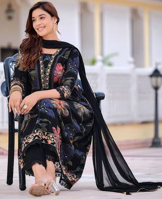 women floral printed regular thread work kurta with trousers & with dupatta 4