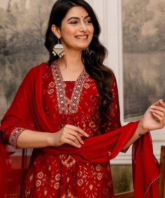 women ethnic motifs printed regular thread work kurta with trousers & with dupatta 2