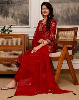 women ethnic motifs printed regular thread work kurta with trousers & with dupatta 3
