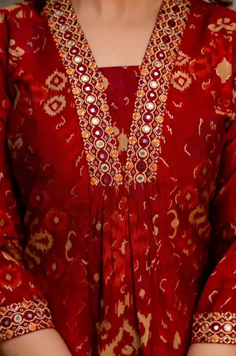 women ethnic motifs printed regular thread work kurta with trousers & with dupatta
