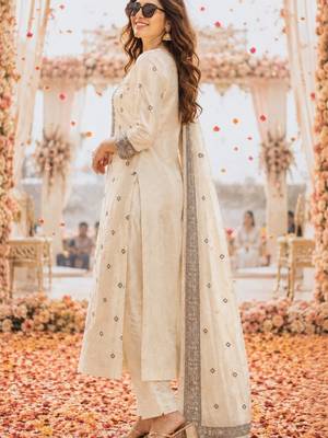 women ethnic motifs work kurta with trousers & with dupatta 3