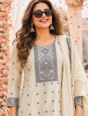 women ethnic motifs work kurta with trousers & with dupatta 4