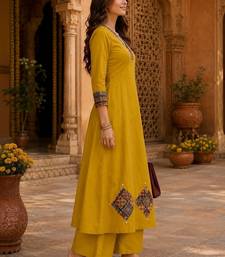 women ethnic motifs embroidered regular thread work  cotton kurta with palazzos & with