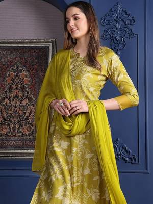 women floral printed kurta with palazzos & dupatta 7
